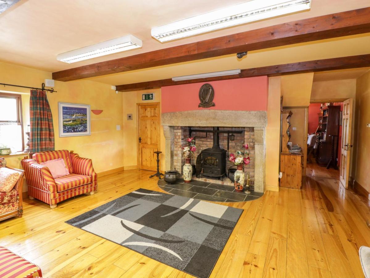 An Maide Ban Cootehill Exterior foto