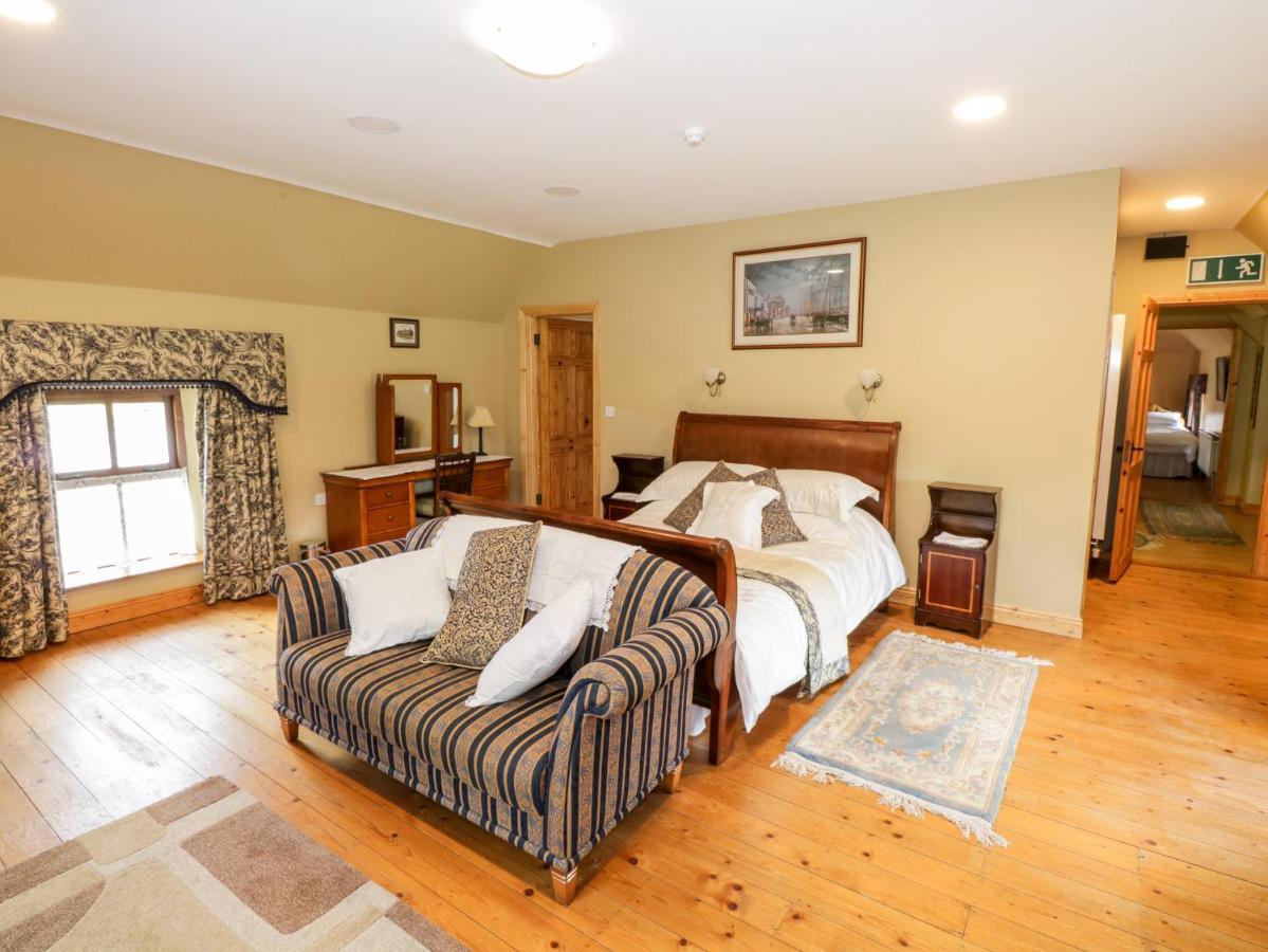 An Maide Ban Cootehill Exterior foto